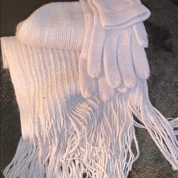 Scarf beanie & gloves NWT - Picture 5 of 5